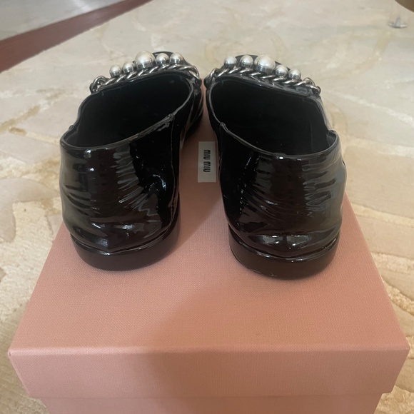 Miu Miu black patent loafers with pearl detail - Picture 5 of 11